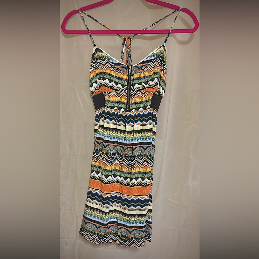 Vibrant Zigzag Patterned Women's Short Dress-Zip Front-Black Stretch Rib Panel